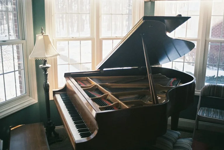 Chopin między Warszawą a Paryżem: muzyka i dwa miejsca pamięci
