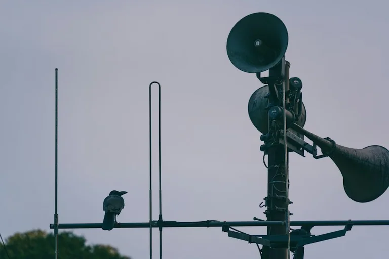 Syrena-26 na Mazowszu. Kiedy zabrzmią syreny i co oznacza sygnał?